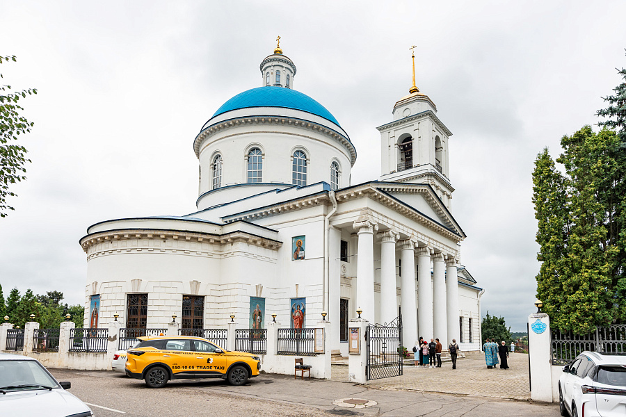 Архиерейское богослужение в соборе Николы Белого города Серпухова